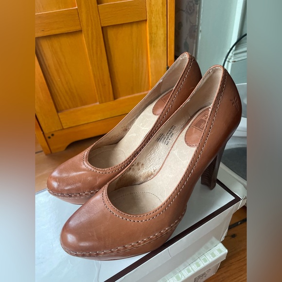 FRYE Anna Pumps / Size 6.5 - Picture 8 of 11